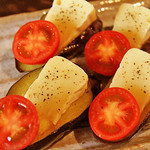 昭和居酒屋 ほっこり亭 - 揚げ茄子とカマンベールチーズのアツアツ