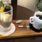 アストルカフェ - ほうじ茶プリンバニラアイス添えと珈琲。