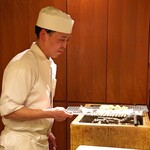 麻布 幸村 - 憲ちゃんが焼いているタケノコと稚鮎