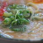 にんたまラーメン - とっぷんんぐの青ネギの様子