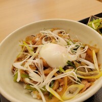 しゃぶしゃぶ芋つる 新橋店 別館 - 霧島黒豚の生姜焼き丼〈温玉のせ〉
