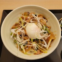 しゃぶしゃぶ芋つる 新橋店 別館 - 霧島黒豚の生姜焼き丼〈温玉のせ〉