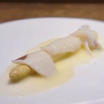 シャテーニュ - フランスボルドー産ホワイトアスパラのポシェ
