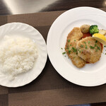 ホテル精養軒レストランラウンジ - 洋食ランチ 豚フィレ肉のコートレット ミラノ風