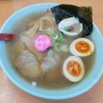 ラーメンさんぱち - 料理写真:昔風らぁ～めん+味付玉子