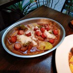 蜂の子 - ソーセージ野菜