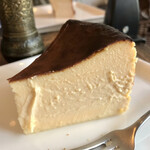 アンバードロップコーヒーロースターズ - バスクチーズケーキ