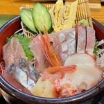 魚料り かさはら - 料理写真:海鮮丼