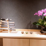 鮨うめざわ - 刀のような包丁