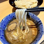 頑者 - 極太麺の濃厚スープ