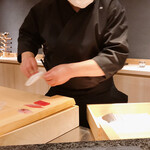 鮨うめざわ - 仕事を終えたネタが