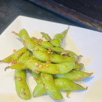 Kura - ニンニクなど絡んだ枝豆は大好物です。　コレに酒盗などを併せたものをよく東京で食べてました。