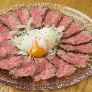 Perfect to go with alcohol ◆ Juicy fried chicken and meat sashimi are also recommended