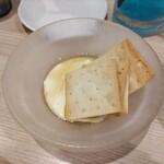 Fureai Sakaba Hoteichan - はちみつ＆チーズクラッカー。