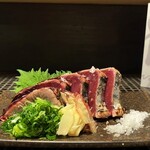 和菜食 やおき - 田野屋銀象による鰹のタタキ専用天日塩を使用。