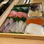 Togoshiginza Sushi Bando - ネタケース(反対側にももう一つケース違う種類のケースがあり バラエティーに富んでいます)