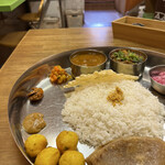 南インド家庭料理 インダスレイ - 副菜の並べ方が好き。