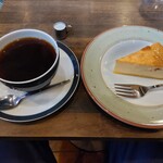 コーヒーワークショップ・シャンティ - ケーキセット（チーズタルト）。