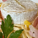 ジョリーパスタ - 焼きカマンベールチーズとグリルベーコンのカルボナーラ