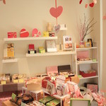 メゾンドファミーユ - ⑰店内の様子。バレンタインデー前で、かわいい感じ。