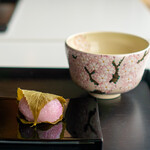 虎屋菓寮 - 桜餅・紅