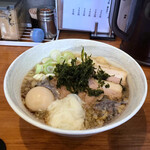 唯一無二のらぁ麺専門店 イ袋ワシづかみ - ①濃口醤油らぁ麺⑥特製トッピング⑫背脂 