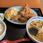 Oshokuji Hausu Ayutoku - 旨鶏唐揚げ定食¥850にサービスセット　ミニラーメン¥250を