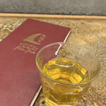 フィンフィン - 待ち時間、お茶をいただきました。