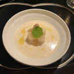 Omotesando Ukai Tei - ホワイトアスパラの冷製スープ。