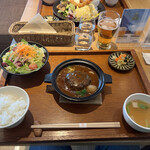 門前洋食 藤屋 - 茸香るデミグラスソースのハンバーグシチュー