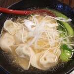 華記食府 - 野菜入りワンタン麺780円(税抜)