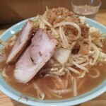 秋葉原ラーメン わいず - 豚そば（背脂・ニンニク）