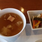 オールヴォワール - 春野菜のスープと山椒ピクルス