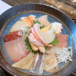はまじま - 海鮮丼大（ご飯は普通）漬物、汁物、小鉢付き
1430円