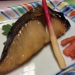 日本料理 魚久 - 焼物：鰆 粕白味噌漬け