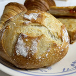 Boulangerie tane - パンのことを良く知らないですが、、。アニメに出てきそうな見事な仕上がりのパン！表面ハード中しっとり！