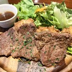 Bistro Brown - 牛ステーキとチキンフリッター1,000円税込