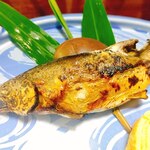 つるべすし 弥助 - 天然鮎の塩焼き