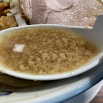 福来亭 - しっかり煮干しが効いた背脂のコクのあるスープ