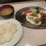 キッチン きく - チキンの銀串焼きと肉豆腐の日替りランチ