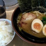 麺屋台 横綱家 - 味玉ラーメン（ごはんサービスｗ）