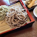 そばCafé なごみ - 手前がやぶそば、奥がへぎそば