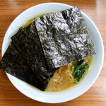 家系ラーメン 近藤家 - 着丼時ののり被せ