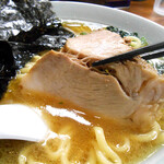 家系ラーメン 近藤家 - 引き締まった肉感の肩ロースチャーシュー