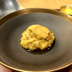 美会 - 毛蟹のプーパッポンカレーのムラサキ雲丹乗せ　カレーの風味と甘味のバランスが旨い