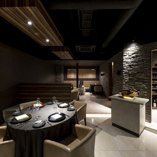 洗練された非日常空間。エレガントな雰囲気のフランス料理店