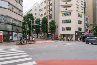 Oumiushi Yakiniku Niku Tatsu - 交差点の坂を上げればすぐ。