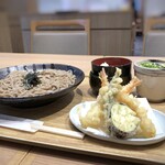 おさかな家族 - ◆海老天ざる蕎麦（968円:税込：カード可）を選びました。7～8分で提供されます。