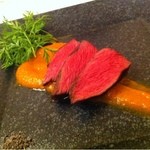 アル・ケッチァーノ - 山形牛の赤身がしっかりとした味わいで美味い。