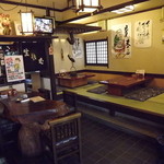 Miyoshiya - 店内（写真左側のテーブルに座りました。）